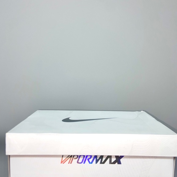 Women’s 8 vapormax - Picture 3 of 3